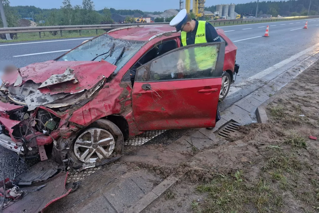 Wypadek na A1 pod Świeciem. Z auta niewiele zostało/ Fot. KPP Świecie