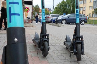 Wypadek na ul. Dworcowej w Chełmnie. Hulajnoga z wypożyczalni rozpadła się w trakcie jazdy