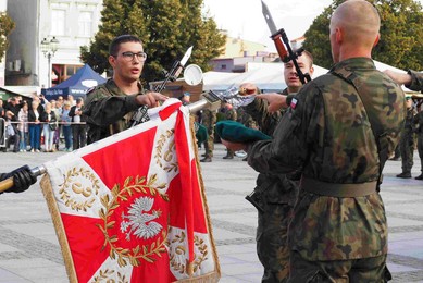 Przysięga wojskowa w Chełmnie. „Życzymy wam plecaka żołnierskiego szczęścia” [ZDJĘCIA]