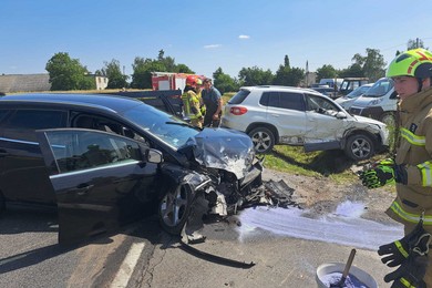 Wypadek na drodze krajowej pod Chełmnem. Jedna osoba ranna [ZDJĘCIA]