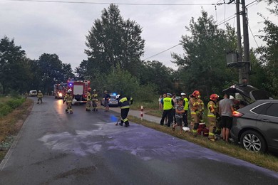 Pod Chełmnem dachowało bmw. Dwie osoby trafiły do szpitala [ZDJĘCIA]