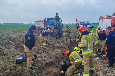 O krok od tragedii na polu pod Chełmnem. Liczyły się sekundy [ZDJĘCIA]