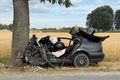 Wypadek pod Chełmnem. Po nieprzytomną kobietę przyleciało LPR [ZDJĘCIA]