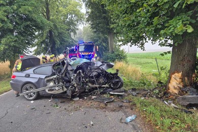 Wypadek pod Chełmnem. Z auta niewiele zostało [ZDJĘCIA]