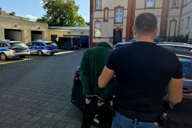 Kilogram narkotyków i kilkadziesiąt tysięcy złotych w mieszkaniu w Chełmnie [ZDJĘCIA]