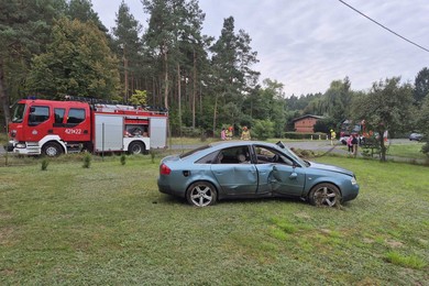Dachowanie pod Chełmnem. Jedna osoba ranna [ZDJĘCIA]