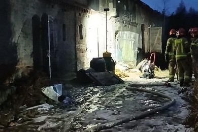 Pożar w Chełmnie. Spaliły się kury [ZDJĘCIA]