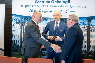 Rządowe 300 milionów złotych na rozbudowę Centrum Onkologii